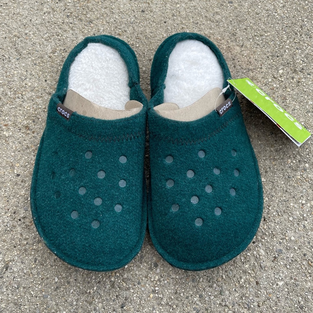 Crocs Unisex Classic Lined Slipper in Evergreen